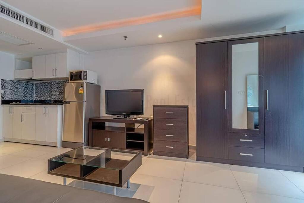 Avenue Residence C5 Pattaya Exterior photo